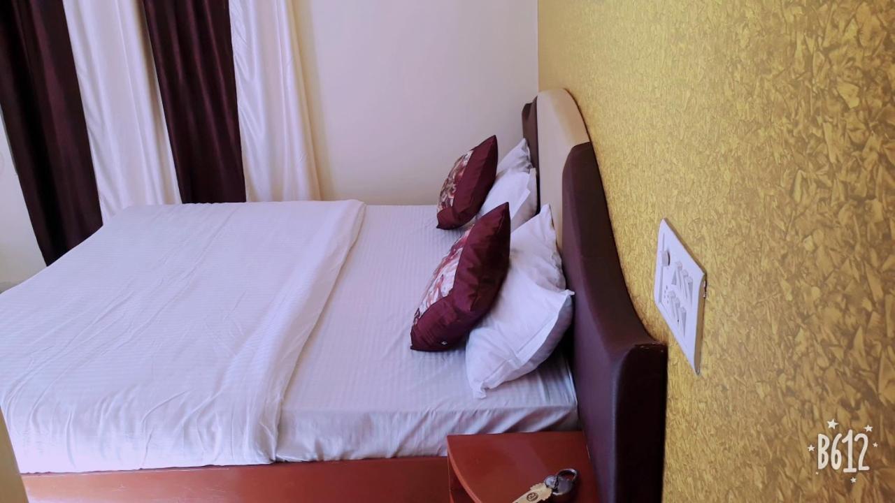 Paradise Hotel For Couples Mount Abu Exterior photo