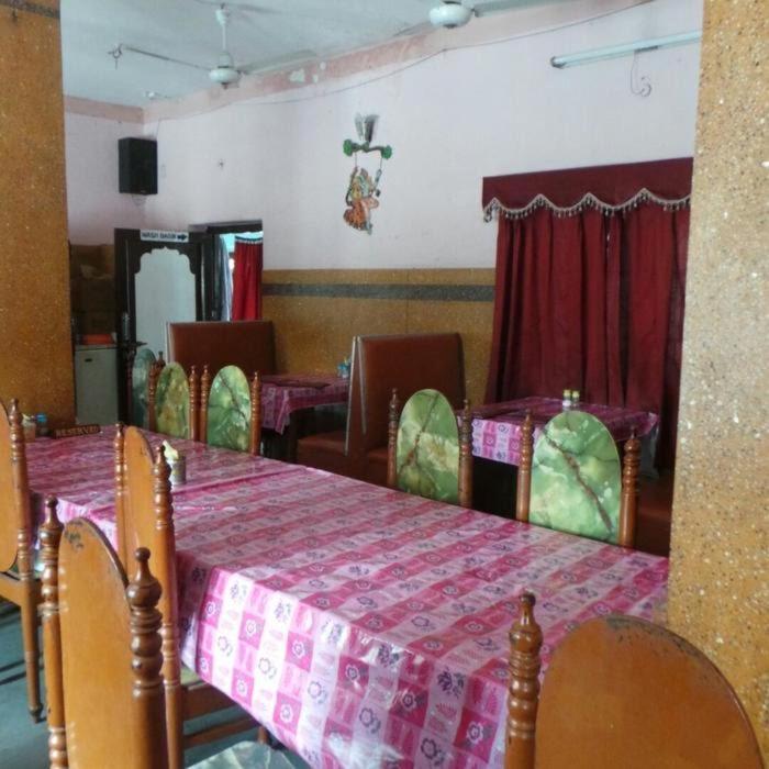 Paradise Hotel For Couples Mount Abu Exterior photo